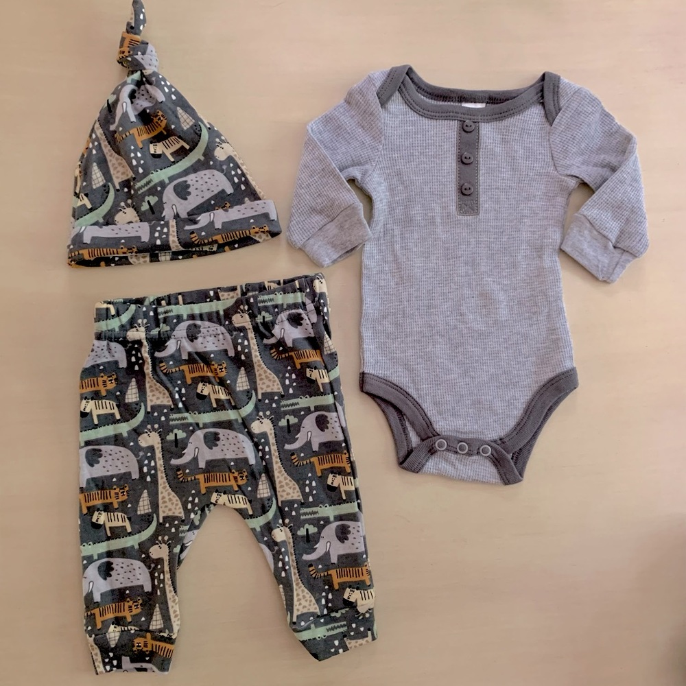 NWOT Baby Boy Long Sleeve Onesie Pant & Hat Set